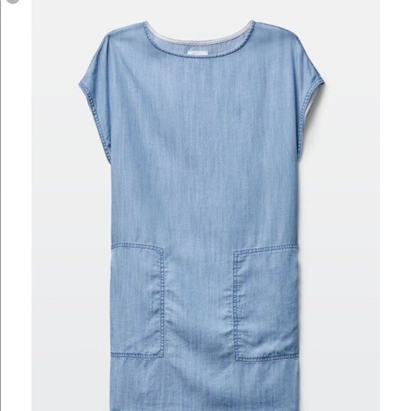 Aritzia Nori Short Shift Dress Sz M Light Denim Chambray Front Pockets Raw Edge - Picture 2 of 4